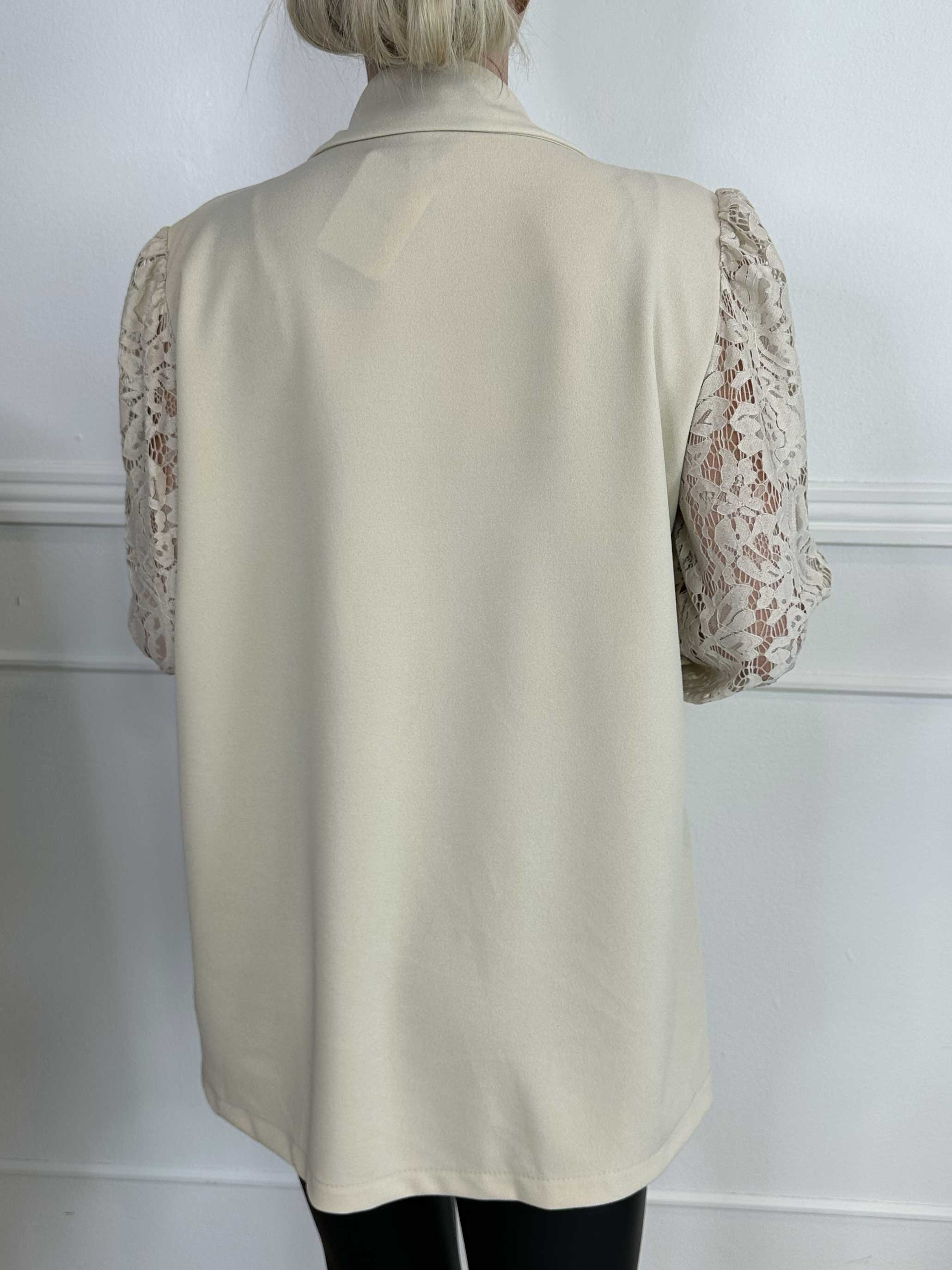 Kata Lace - Oversized blazer med blondeærmer